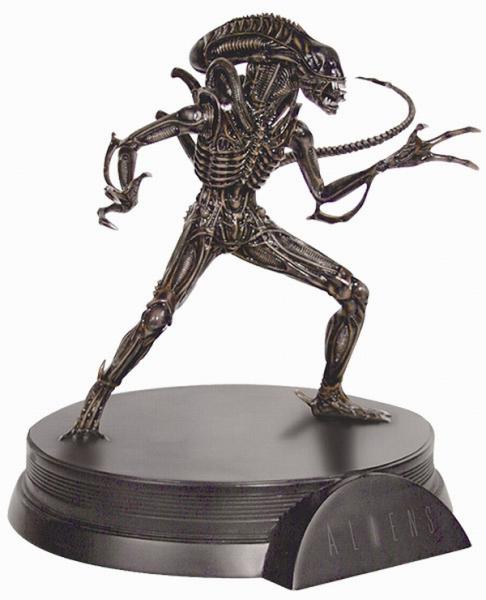 Alien (Signature Statue)