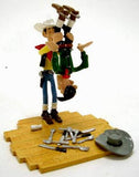 Lucky Luke secouant Averell par les pieds
