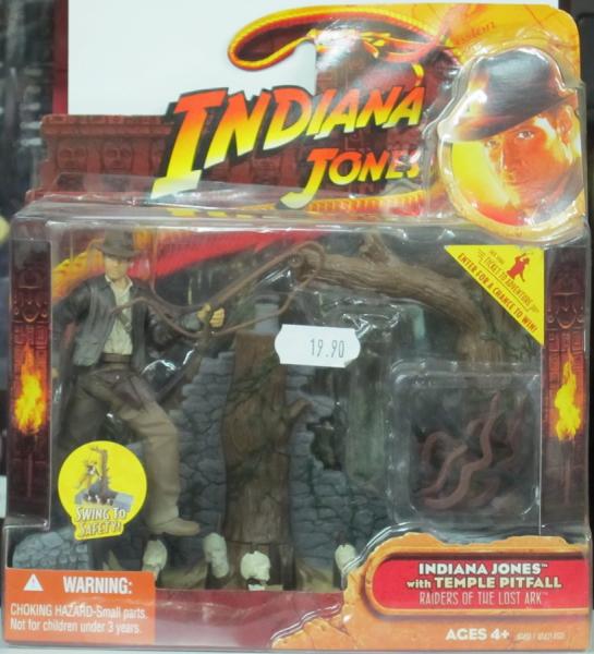 Indiana Jones DLX - Indiana Jones with Temple Pitfall