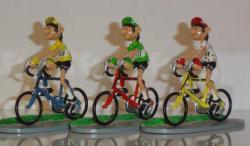 Gaston coureur cycliste en 3 tenues (Galerie Collin)