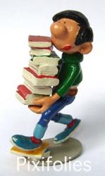 Gaston avec livres (4684)