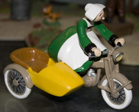Bécassine sur sa motocyclette avec sidecar  (5903)