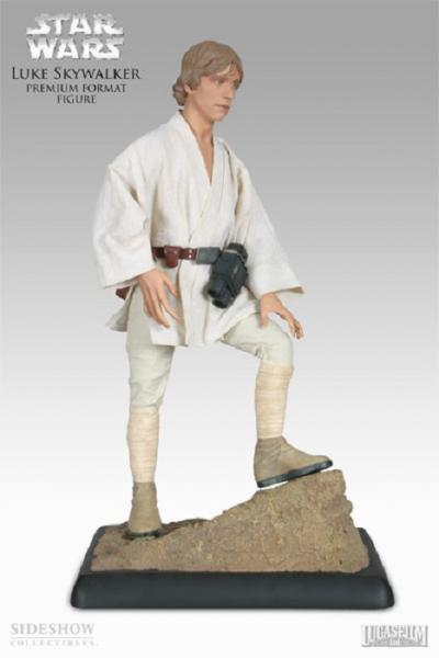 Luke Skywalker premium format statue