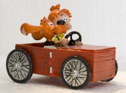 Boule et Bill dans leur voiture en bois  (3401)