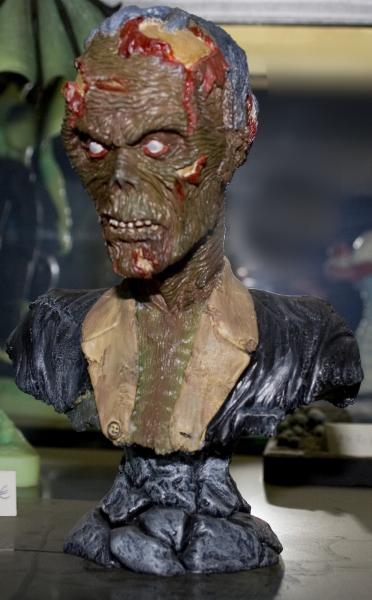Buste Zombie  (model kit résine monté et peint)